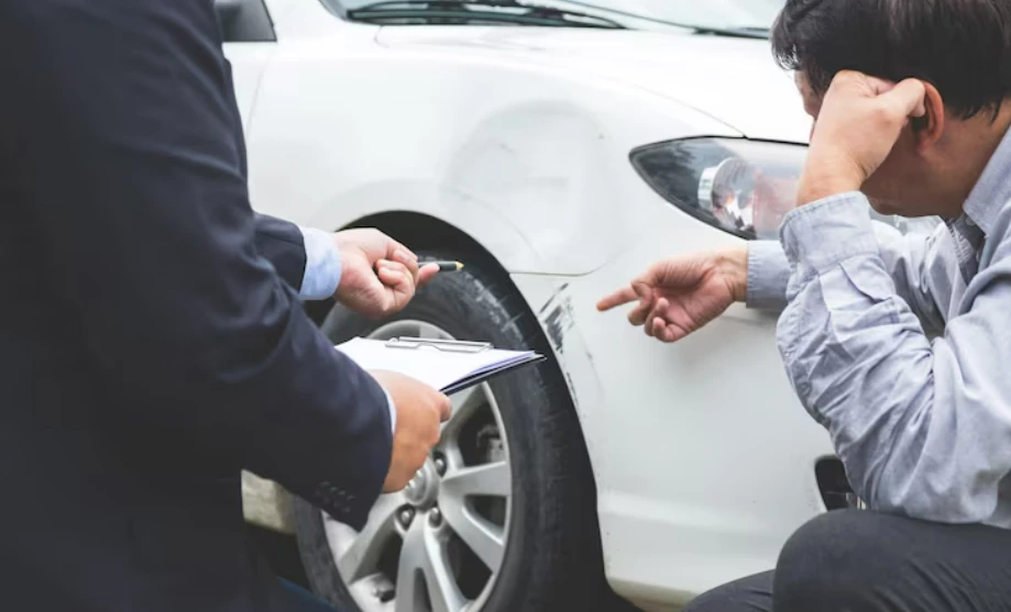 What Happens When a Car Accident Claim Exceeds Insurance Limits – Injury lawyer helping client