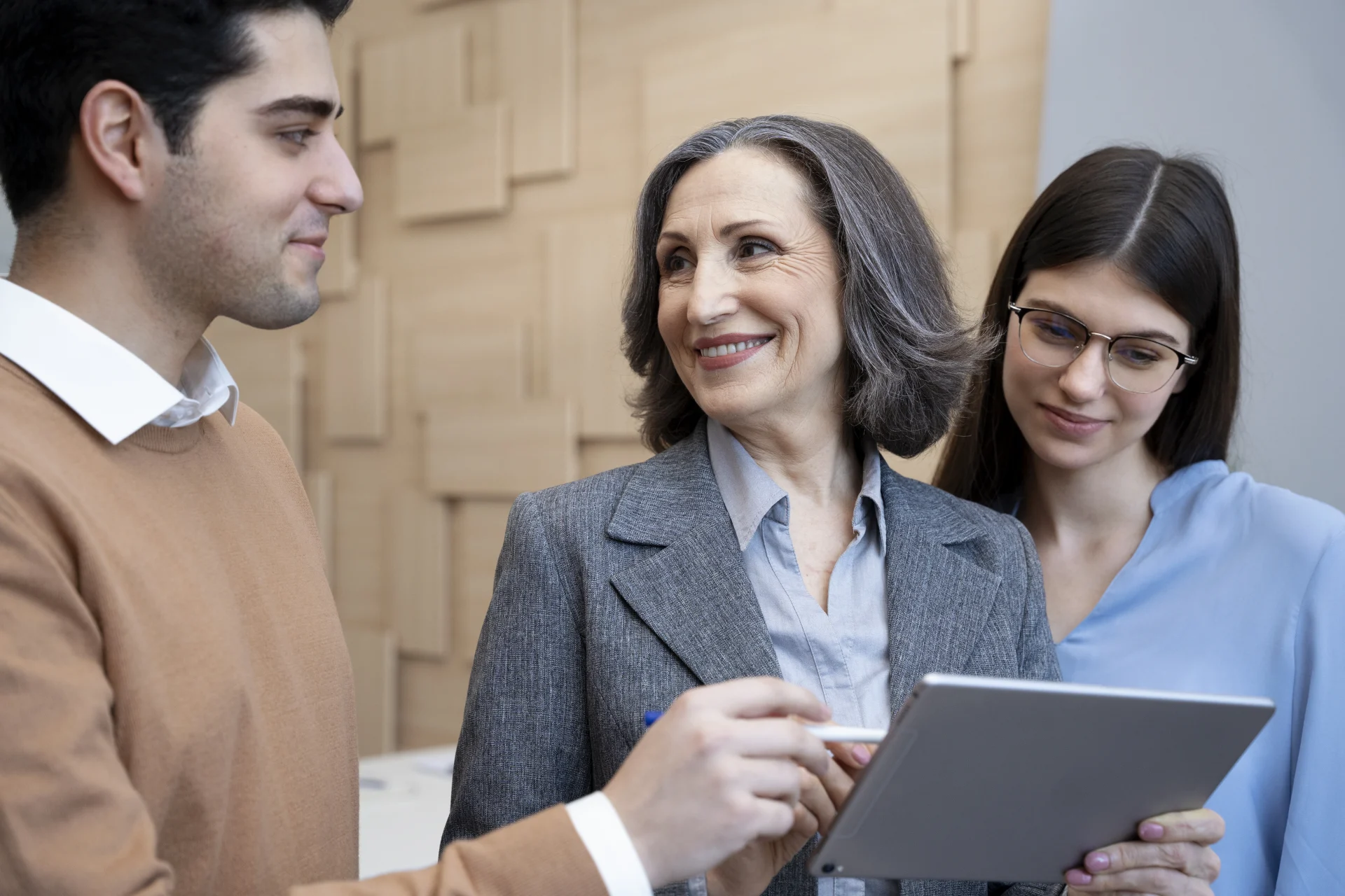Dog bite lawyer in Liberty helping client with insurance claim